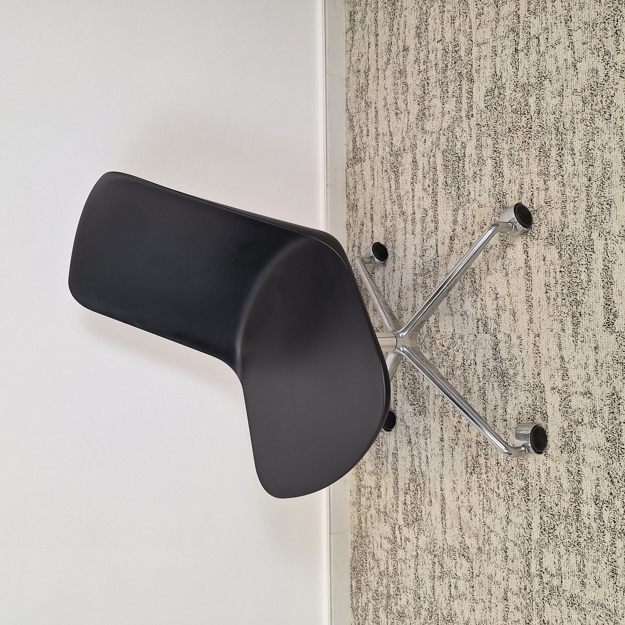 Picture of NN - Rely chair HW21