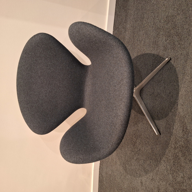 Picture of VD - Swan chair - Fritz Hansen